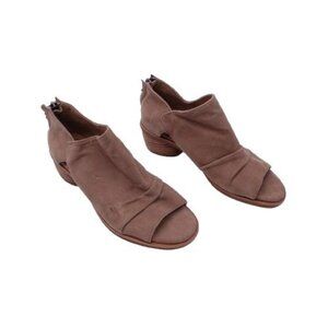 Sofft Catelyn Ruched Suede Rounded Stack Heel Peep Toe Shooties Beige Size 6.5